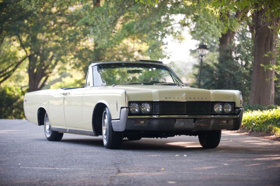  Lincoln Continental 4-Door Convertible 1966 года  (фото 16 из 16)